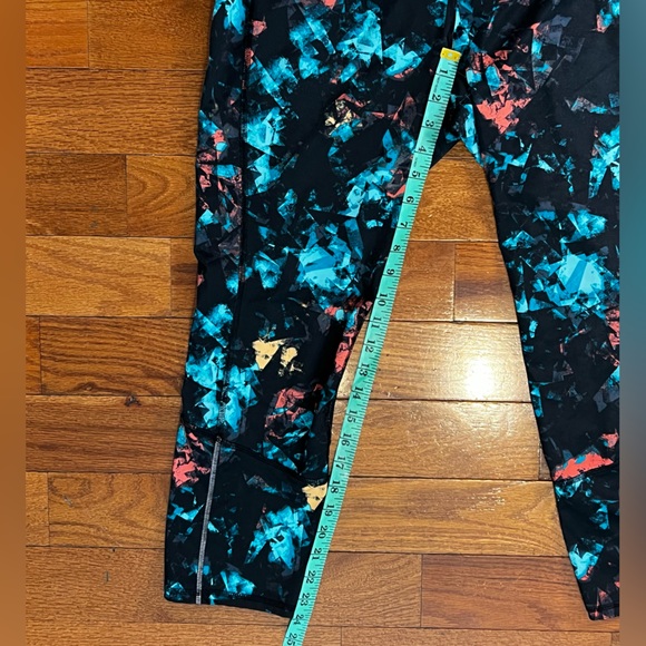 Old Navy Active Go-Dry Splash Print Cropped Leggings XL Preowned Athleisure - Picture 2 of 12